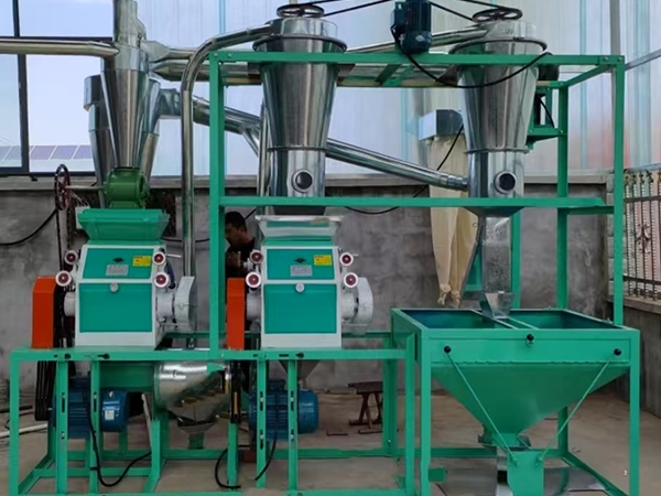 在當今的糧食加工行業(yè)中，成套50噸面粉機械生產(chǎn)線自動化的特點，成為了眾多面粉加工企業(yè)的設(shè)備，頗受用戶青睞。